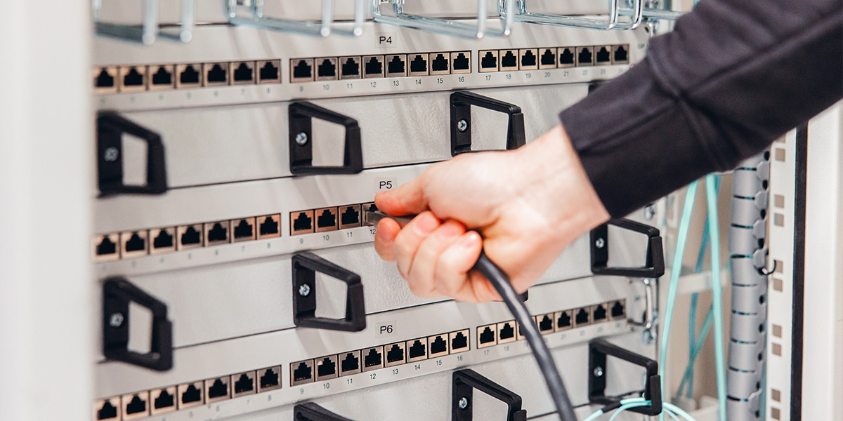 STEF Elektrotechnik - Netzwerktechnik anstecken