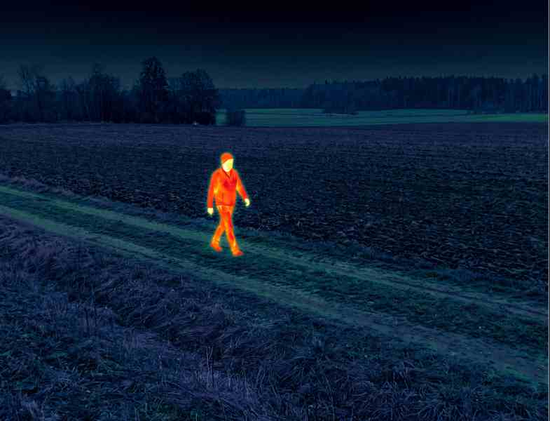 Wärmebildkamera in der Videoüberwachung WIEN Person Erkennung am Feld